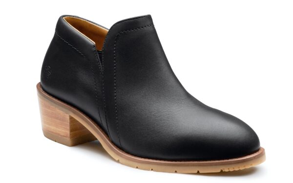 Gravity Women’s Steel Toe Boots I Full-Grain Leather in Black Angled Front View