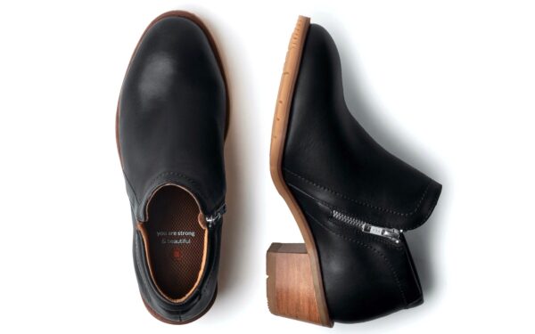 Pair of Gravity Women’s Steel Toe Boots I Full-Grain Leather in Black Top View